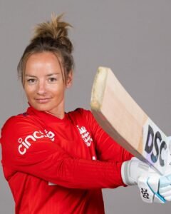 Top 10 beautiful female cricket players